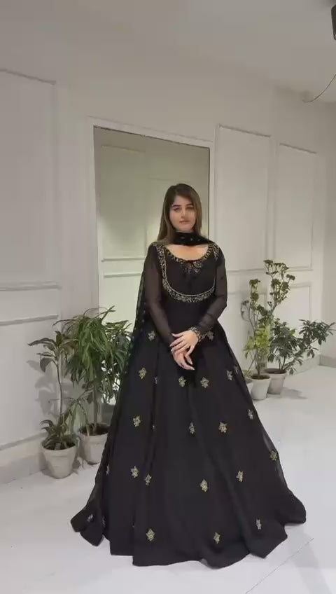 Embroidered Chiffon Maxi 3PC Set with Dupatta – Stitched (Size M)